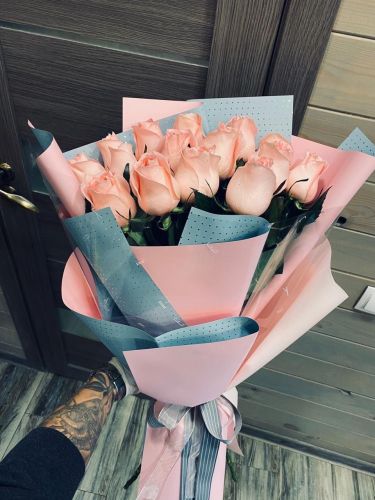 15 нежно-розовых голландских роз